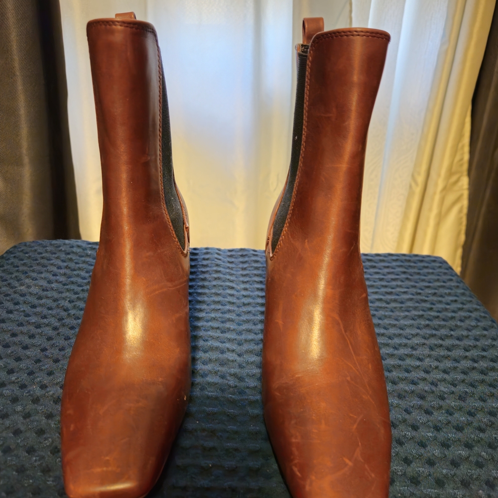 Elegant Tan Leather Women's